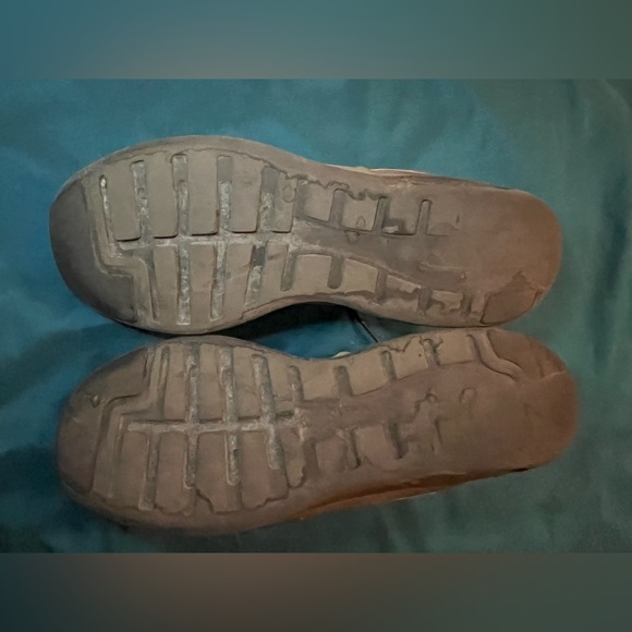 Men’s Nike shoes size 9 - Picture 3 of 4